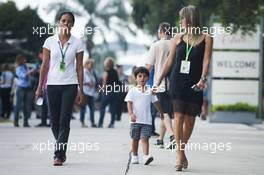 Rafaela Bassi (BRA) (Right) wife of Felipe Massa (BRA) Williams, with her son Felipinho. 29.03.2014. Formula 1 World Championship, Rd 2, Malaysian Grand Prix, Sepang, Malaysia, Saturday.