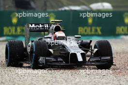 Kevin Magnussen (DEN) McLaren MP4-29 runs wide at the final corner. 29.03.2014. Formula 1 World Championship, Rd 2, Malaysian Grand Prix, Sepang, Malaysia, Saturday.