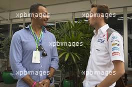 (L to R): Ruud Gullit (NLD) Former Football Manager and Player with Giedo van der Garde (NLD) Sauber Reserve Driver. 29.03.2014. Formula 1 World Championship, Rd 2, Malaysian Grand Prix, Sepang, Malaysia, Saturday.
