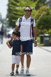 Felipe Massa (BRA) Williams with his son Felipinho Massa (BRA). 30.03.2014. Formula 1 World Championship, Rd 2, Malaysian Grand Prix, Sepang, Malaysia, Sunday.