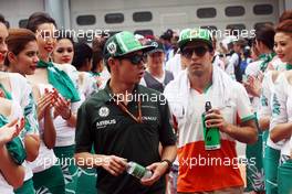(L to R): Kamui Kobayashi (JPN) Caterham and Sergio Perez (MEX) Sahara Force India F1 on the drivers parade. 30.03.2014. Formula 1 World Championship, Rd 2, Malaysian Grand Prix, Sepang, Malaysia, Sunday.
