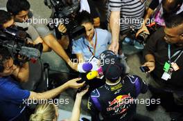 Daniel Ricciardo (AUS) Red Bull Racing with the media. 19.09.2014. Formula 1 World Championship, Rd 14, Singapore Grand Prix, Singapore, Singapore, Practice Day.
