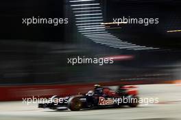 Daniil Kvyat (RUS) Scuderia Toro Rosso STR9. 19.09.2014. Formula 1 World Championship, Rd 14, Singapore Grand Prix, Singapore, Singapore, Practice Day.