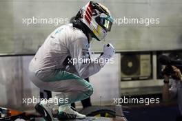 Race winner Lewis Hamilton (GBR) Mercedes AMG F1 W05 celebrates in parc ferme. 21.09.2014. Formula 1 World Championship, Rd 14, Singapore Grand Prix, Singapore, Singapore, Race Day.