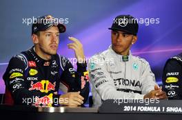 (L to R): Sebastian Vettel (GER) Red Bull Racing and Lewis Hamilton (GBR) Mercedes AMG F1 in the FIA Press Conference. 21.09.2014. Formula 1 World Championship, Rd 14, Singapore Grand Prix, Singapore, Singapore, Race Day.
