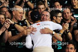 Race winner and World Champion Lewis Hamilton (GBR) Mercedes AMG F1 celebrates with Paddy Lowe (GBR) Mercedes AMG F1 Executive Director (Technical) and the team. 23.11.2014. Formula 1 World Championship, Rd 19, Abu Dhabi Grand Prix, Yas Marina Circuit, Abu Dhabi, Race Day.