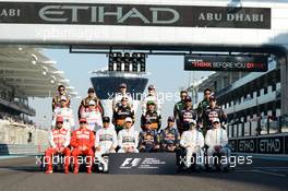 The drivers at the end of season group photograph. 23.11.2014. Formula 1 World Championship, Rd 19, Abu Dhabi Grand Prix, Yas Marina Circuit, Abu Dhabi, Race Day.