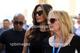 Nicole Scherzinger (USA) (Centre) Singer and girlfriend of Lewis Hamilton (GBR) Mercedes AMG F1, with Linda Hamilton (GBR) with Anthony Hamilton (GBR), step mother and father.  23.11.2014. Formula 1 World Championship, Rd 19, Abu Dhabi Grand Prix, Yas Marina Circuit, Abu Dhabi, Race Day.
