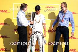 Lewis Hamilton (GBR) Mercedes AMG F1 collects his DHL Fastest Lap Award. 23.11.2014. Formula 1 World Championship, Rd 19, Abu Dhabi Grand Prix, Yas Marina Circuit, Abu Dhabi, Race Day.
