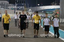 Will Stevens (GBR) Caterham F1 Team (Second from right) walks the circuit. 20.11.2014. Formula 1 World Championship, Rd 19, Abu Dhabi Grand Prix, Yas Marina Circuit, Abu Dhabi, Preparation Day.
