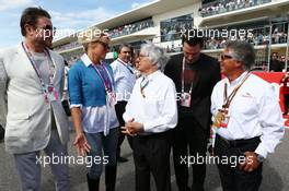 (L to R): Simon Le Bon (GBR) Duran Duran Lead Singer with Pamela Anderson (USA) Actress; Bernie Ecclestone (GBR); Keanu Reeves (USA) Actor; and Mario Andretti (USA) Circuit of The Americas' Official Ambassador on the grid. 02.11.2014. Formula 1 World Championship, Rd 17, United States Grand Prix, Austin, Texas, USA, Race Day.