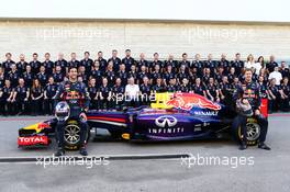 (L to R): Daniel Ricciardo (AUS) Red Bull Racing and team mate Sebastian Vettel (GER) Red Bull Racing at a team photograph. 02.11.2014. Formula 1 World Championship, Rd 17, United States Grand Prix, Austin, Texas, USA, Race Day.