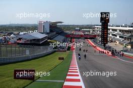 Fans on the circuit. 30.10.2014. Formula 1 World Championship, Rd 17, United States Grand Prix, Austin, Texas, USA, Preparation Day.