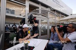 Nico Hulkenberg (GER) Sahara Force India F1 with the media. 30.10.2014. Formula 1 World Championship, Rd 17, United States Grand Prix, Austin, Texas, USA, Preparation Day.