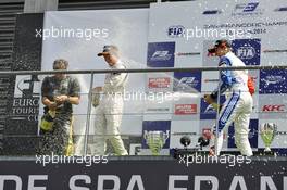 Lucas Auer (AUT) KFZTEILE24 MÜCKE MOTORSPORT Dallara F312 Mercedes and Jake Dennis (GBR) CARLIN Dallara F312 Volkswagen 21.06.2014. FIA F3 European Championship 2014, Round 5, Race 1, Spa-Francorchamps