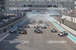 Race 2, Start of the race 23.11.2014. GP2 Series, Rd 11, Yas Marina Circuit, Abu Dhabi, UAE, Sunday.