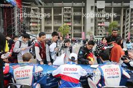 Toyota Racing drivers sign autographs for the fans. 02.11.2014. FIA World Endurance Championship, Round 6, Six Hours of Shanghai, Shanghai, China, Sunday.
