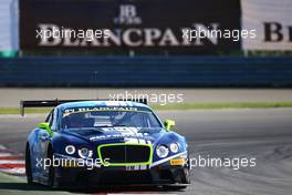 #84 BENTLEY TEAM HTP (DEU) BENTLEY CONTINENTAL GT3 MAXIMILAN BUHK (DEU) VINCENT ABRIL (FRA) 04.05.2015. Blancpain Sprint Series, Rd 4, Moscow, Russia, Saturday.