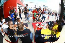 FANS AT THE AUTOGRAPH SESSIONS 05-07.09.2015. Blancpain Sprint Series, Rd 5, Portimao, Portugal