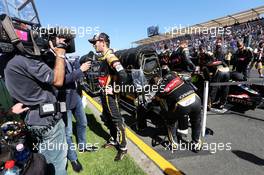 Romain Grosjean (FRA) Lotus F1 Team on the grid. 15.03.2015. Formula 1 World Championship, Rd 1, Australian Grand Prix, Albert Park, Melbourne, Australia, Race Day.