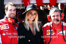 Ferrari team with Elyse Knowles (AUS) Australian GP Ambassador. 15.03.2015. Formula 1 World Championship, Rd 1, Australian Grand Prix, Albert Park, Melbourne, Australia, Race Day.