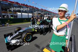 Nico Rosberg (GER) Mercedes AMG F1 W06 passes a grid girl. 15.03.2015. Formula 1 World Championship, Rd 1, Australian Grand Prix, Albert Park, Melbourne, Australia, Race Day.