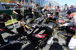 Romain Grosjean (FRA) Lotus F1 E23 on the grid. 15.03.2015. Formula 1 World Championship, Rd 1, Australian Grand Prix, Albert Park, Melbourne, Australia, Race Day.