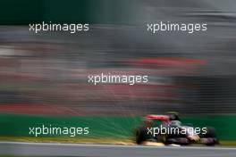 Carlos Sainz (ESP), Scuderia Toro Rosso sends sparks flying. 14.03.2015. Formula 1 World Championship, Rd 1, Australian Grand Prix, Albert Park, Melbourne, Australia, Qualifying Day.