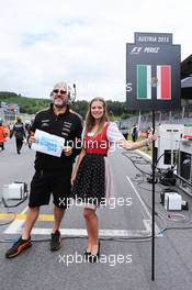 Grid girl for Sergio Perez (MEX) Sahara Force India F1 with a Sahara Force India F1 Team mechanic wishing a Happy Father's Day. 21.06.2015. Formula 1 World Championship, Rd 8, Austrian Grand Prix, Spielberg, Austria, Race Day.