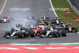 Start of tNico Rosberg (GER), Mercedes AMG F1 Team and Lewis Hamilton (GBR), Mercedes AMG F1 Team  21.06.2015. Formula 1 World Championship, Rd 8, Austrian Grand Prix, Spielberg, Austria, Race Day.