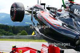 The damaged McLaren MP4-30 of Fernando Alonso (ESP) McLaren. 21.06.2015. Formula 1 World Championship, Rd 8, Austrian Grand Prix, Spielberg, Austria, Race Day.
