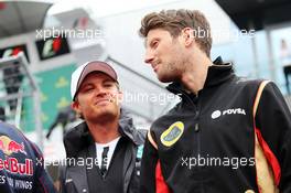 (L to R): Nico Rosberg (GER) Mercedes AMG F1 with Romain Grosjean (FRA) Lotus F1 Team on the drivers parade. 21.06.2015. Formula 1 World Championship, Rd 8, Austrian Grand Prix, Spielberg, Austria, Race Day.