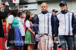 (L to R): Valtteri Bottas (FIN) Williams with Felipe Massa (BRA) Williams on the drivers parade. 21.06.2015. Formula 1 World Championship, Rd 8, Austrian Grand Prix, Spielberg, Austria, Race Day.