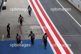 Red Bull Racing mechanics run to the pit lane entrance. 24.06.2015. Formula 1 Testing, Day Two, Spielberg, Austria, Wednesday.