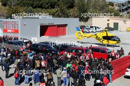 Fernando Alonso (ESP) McLaren is airlifted from the circuit in a helicopter. 22.02.2015. Formula One Testing, Day Four, Barcelona, Spain.