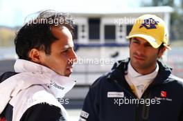 (L to R): Felipe Massa (BRA) Williams with Felipe Nasr (BRA) Sauber F1 Team. 22.02.2015. Formula One Testing, Day Four, Barcelona, Spain.
