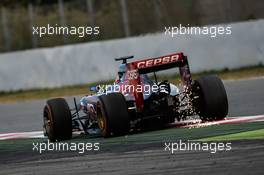 Carlos Sainz Jr (ESP) Scuderia Toro Rosso STR10 sends sparks flying. 28.02.2015. Formula One Testing, Day Three, Barcelona, Spain.