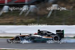 Nico Hulkenberg (GER) Sahara Force India F1 VJM08 locks up under braking. 28.02.2015. Formula One Testing, Day Three, Barcelona, Spain.