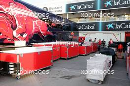 Scuderia Toro Rosso pack up at the end of testing. 01.03.2015. Formula One Testing, Day Four, Barcelona, Spain.