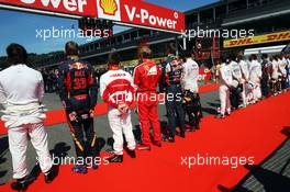 The grid observes the national anthem. 23.08.2015. Formula 1 World Championship, Rd 13, Belgian Grand Prix, Spa Francorchamps, Belgium, Race Day.