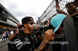 Lewis Hamilton (GBR) Mercedes AMG F1 signs autographs for the fans. 23.08.2015. Formula 1 World Championship, Rd 13, Belgian Grand Prix, Spa Francorchamps, Belgium, Race Day.
