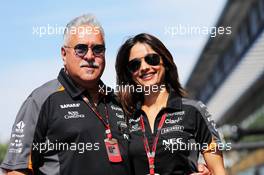 Dr. Vijay Mallya (IND) Sahara Force India F1 Team Owner with his partner Pinky Lalwani (IND). 23.08.2015. Formula 1 World Championship, Rd 13, Belgian Grand Prix, Spa Francorchamps, Belgium, Race Day.