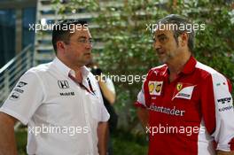(L to R): Eric Boullier (FRA) McLaren Racing Director with Maurizio Arrivabene (ITA) Ferrari Team Principal. 17.04.2015. Formula 1 World Championship, Rd 4, Bahrain Grand Prix, Sakhir, Bahrain, Practice Day