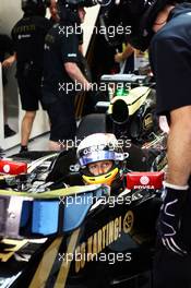 Romain Grosjean (FRA) Lotus F1 E23. 17.04.2015. Formula 1 World Championship, Rd 4, Bahrain Grand Prix, Sakhir, Bahrain, Practice Day