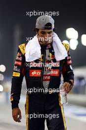 Carlos Sainz Jr (ESP) Scuderia Toro Rosso. 17.04.2015. Formula 1 World Championship, Rd 4, Bahrain Grand Prix, Sakhir, Bahrain, Practice Day