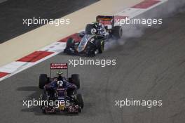 Carlos Sainz Jr (ESP) Scuderia Toro Rosso STR10. 19.04.2015. Formula 1 World Championship, Rd 4, Bahrain Grand Prix, Sakhir, Bahrain, Race Day.