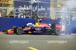 Daniel Ricciardo (AUS) Red Bull Racing RB11 stops at the end of the race with a blown engine. 19.04.2015. Formula 1 World Championship, Rd 4, Bahrain Grand Prix, Sakhir, Bahrain, Race Day.