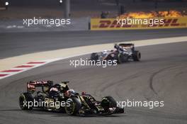 Romain Grosjean (FRA) Lotus F1 E23. 19.04.2015. Formula 1 World Championship, Rd 4, Bahrain Grand Prix, Sakhir, Bahrain, Race Day.