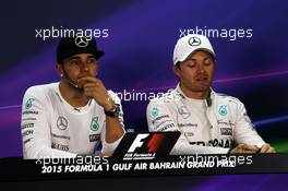 (L to R): Lewis Hamilton (GBR) Mercedes AMG F1 and team mate Nico Rosberg (GER) Mercedes AMG F1 in the FIA Press Conference. 18.04.2015. Formula 1 World Championship, Rd 4, Bahrain Grand Prix, Sakhir, Bahrain, Qualifying Day.
