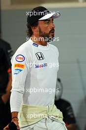 Fernando Alonso (ESP) McLaren. 18.04.2015. Formula 1 World Championship, Rd 4, Bahrain Grand Prix, Sakhir, Bahrain, Qualifying Day.